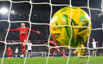 Klasemen Kejuaraan Inggris: Liverpool dapat sabet penghargaan juara pekan depan 